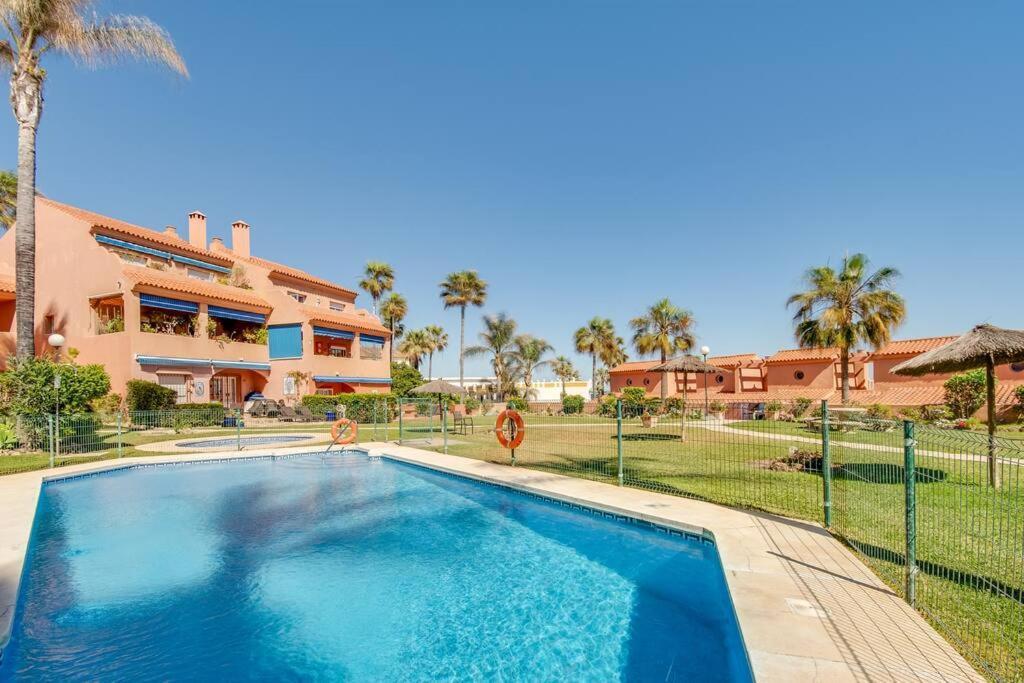 Beachfront Townhouse Estepona Exterior photo