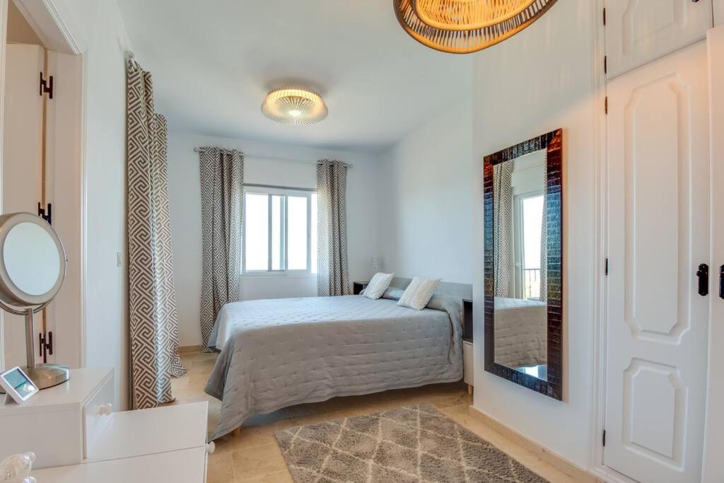 Beachfront Townhouse Estepona Exterior photo