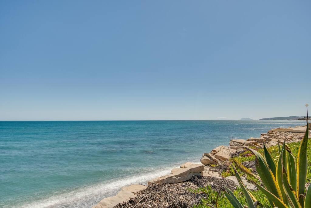 Beachfront Townhouse Estepona Exterior photo